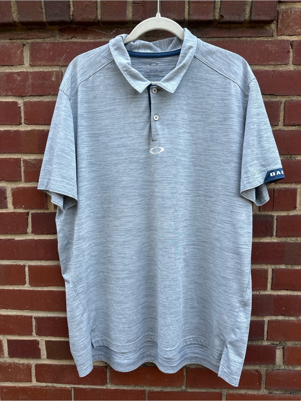 Men's Oakley Golf Polo — Grey Performance Knit, Navy Accents, Tailored Fit